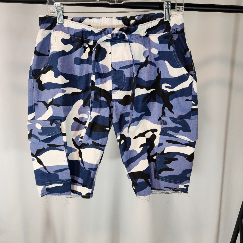 Almost Famous Men's Cargo Two-Tone Blue Camo Shorts ~ Size Large